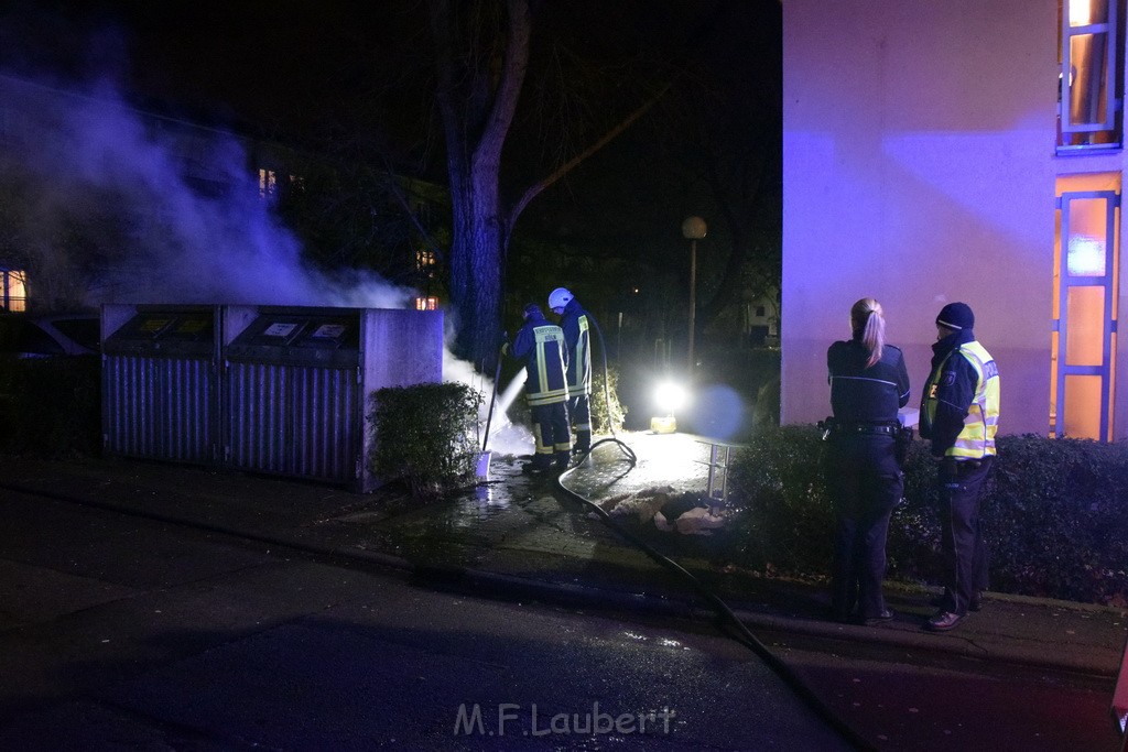 Mehrere Muell Sperrmuellbraende Köln Vingst Ansbacherstr P28.JPG - Miklos Laubert